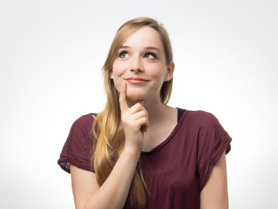 Azubi fragend über Berufsunfähigkeitsversicherung